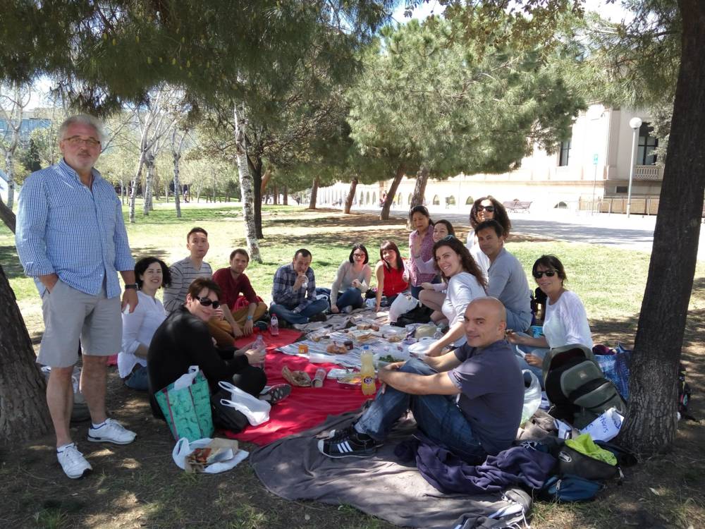 Barcelona spring volunteer´s brainstorm brunch picnic